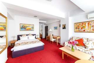 Отель Bucur Accommodation Бухарест Superior Double with Balcony (Including smoking area)-2
