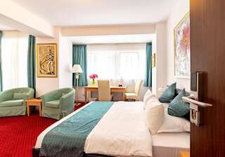 Отель Bucur Accommodation Бухарест King Double with Balcony (Including smoking area)-3