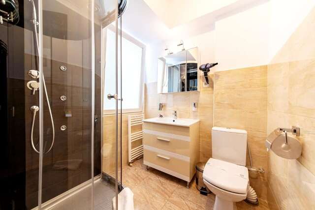 Отель Bucur Accommodation Бухарест-17